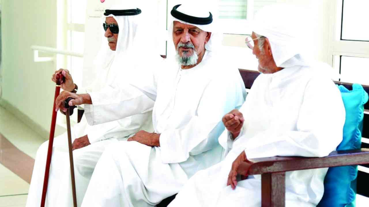 «كبار المواطنين» الأكثر سعادة في الإمارات.. و5 عوامل تعزز رفاهيتهم