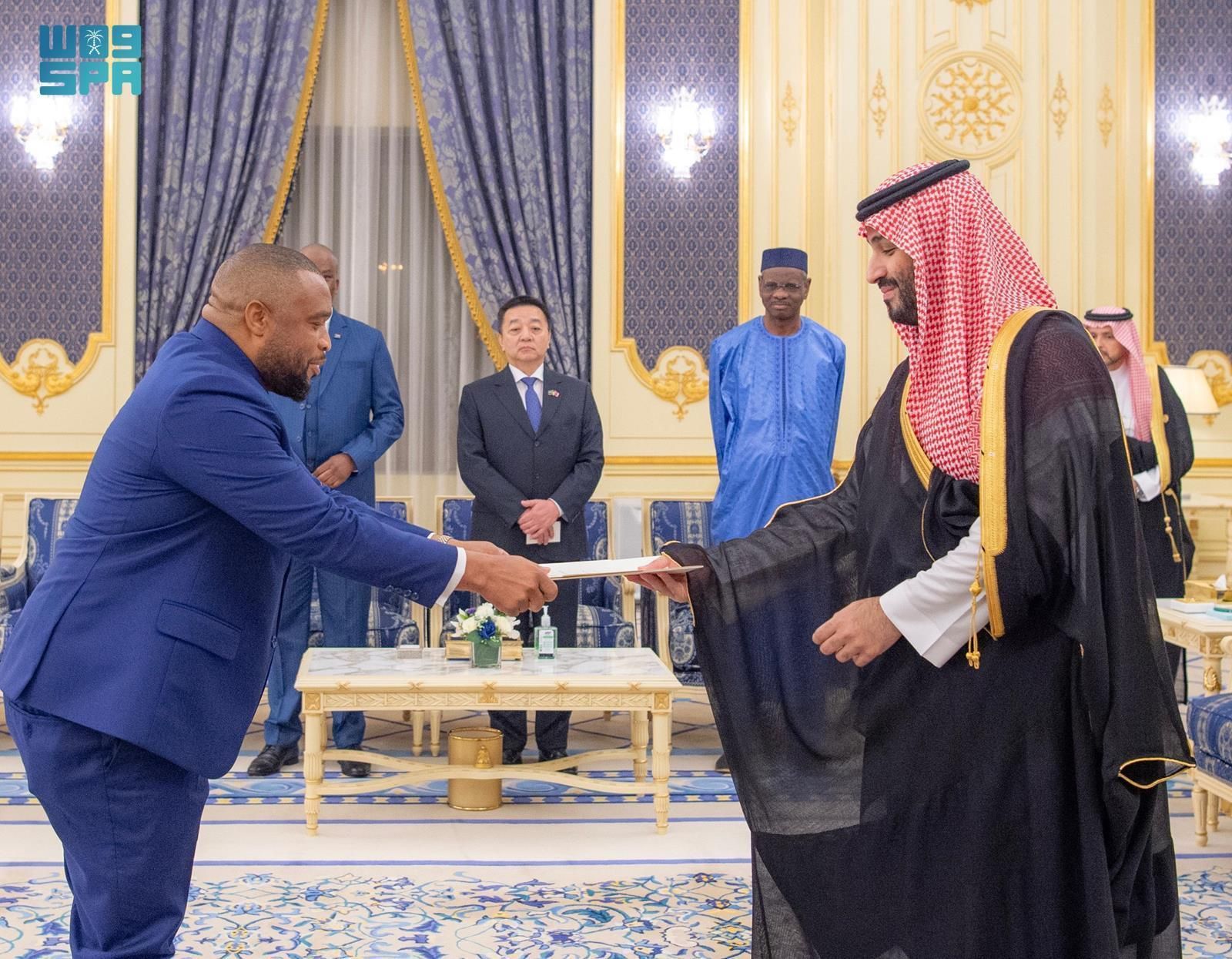 نيابة عن خادم الحرمين الشريفين.. سمو ولي العهد يتسلم أوراق اعتماد السفراء الجدد لعدد من الدول الشقيقة والصديقة المعينين لدى المملكة