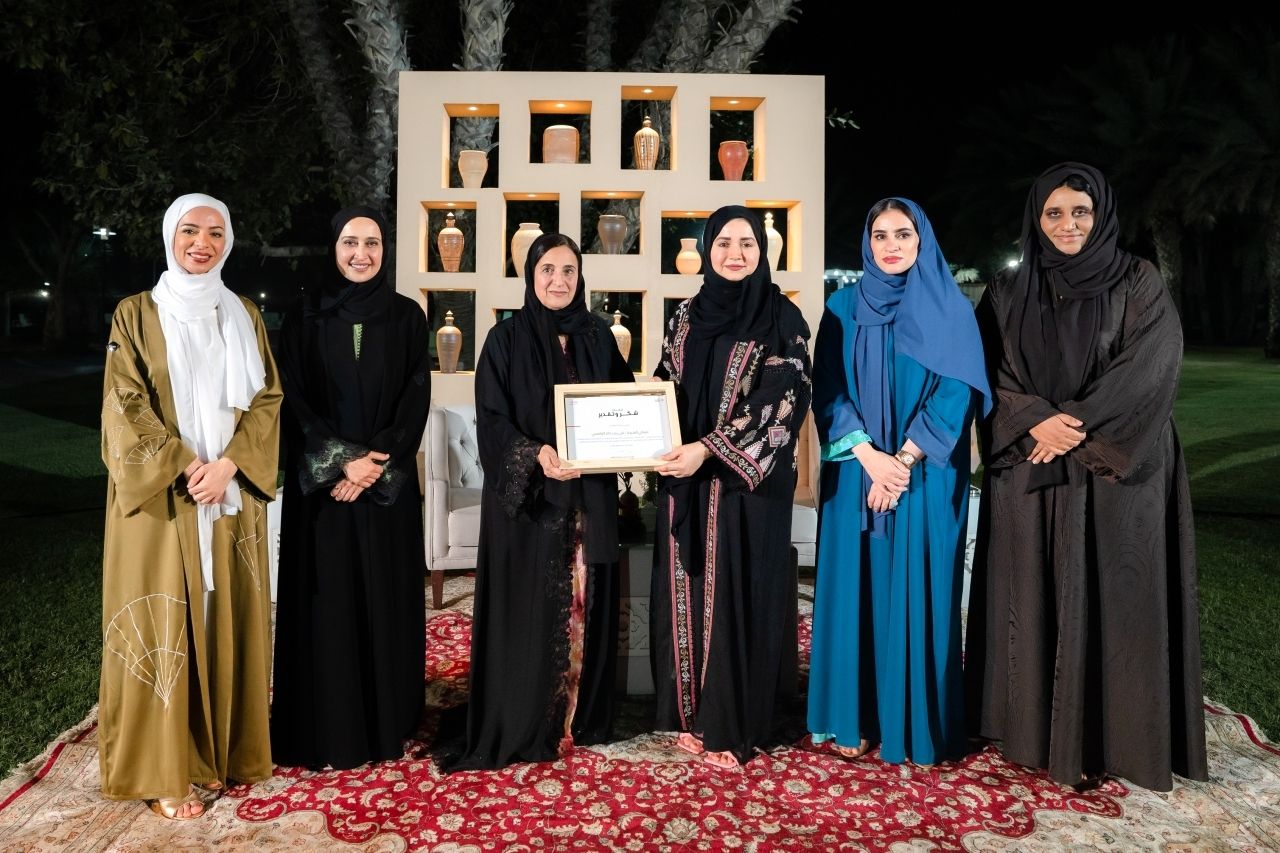 منال بنت محمد: لبنى القاسمي نموذج ريادي للمرأة الإماراتية والعربية