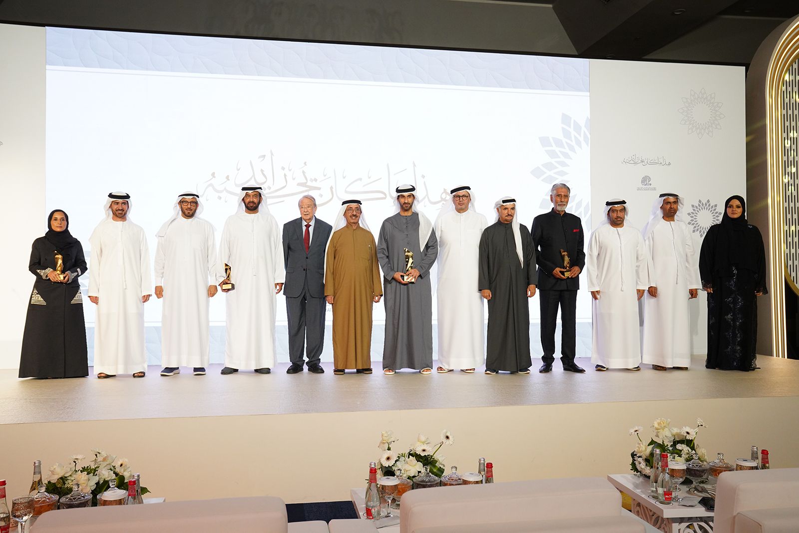 حشر آل مكتوم يكرّم الفائزين بجائزة «وطني الإمارات للعمل الإنساني»