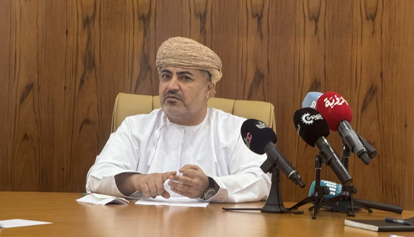 وزير النقل والاتصالات: تثبيت تذكرة الطيران صلالة – مسقط للعُمانيين بـ 64 ريال