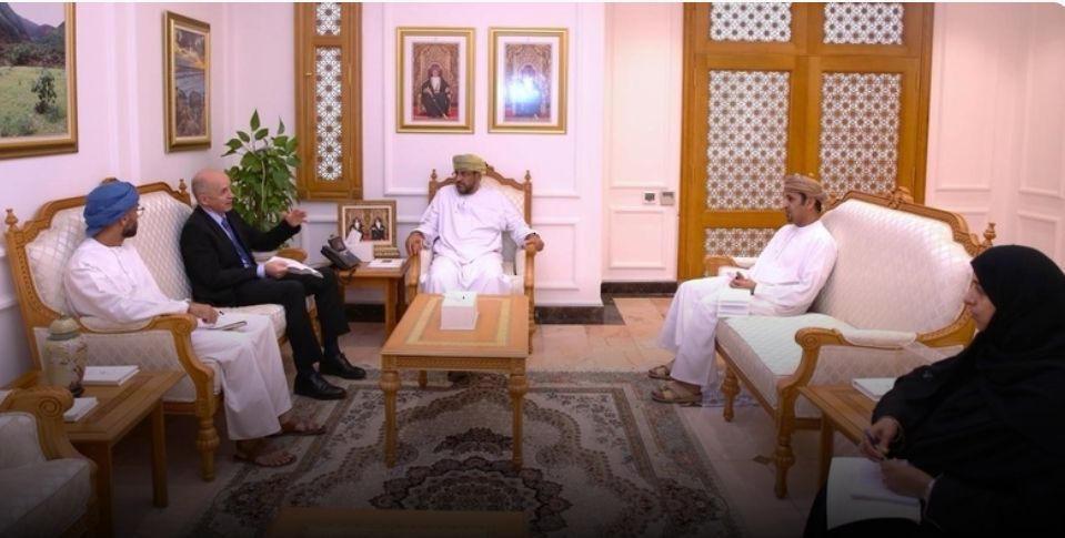 مناقشة توقيع اتفاقية الصندوق الائتماني لإعداد السياسة السكانية لسلطنة عُمان 2040