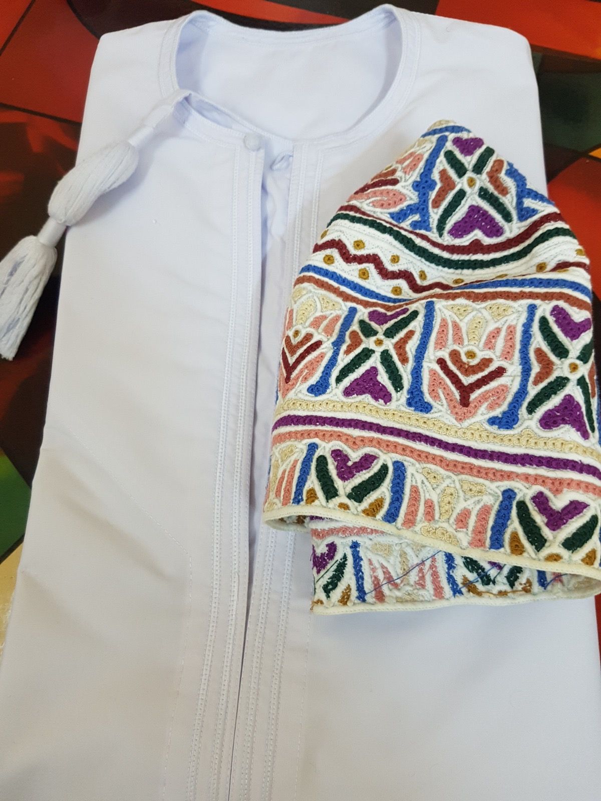 تحذير من التجاوزات المسيئة للملابس والأزياء العمانية التقليدية