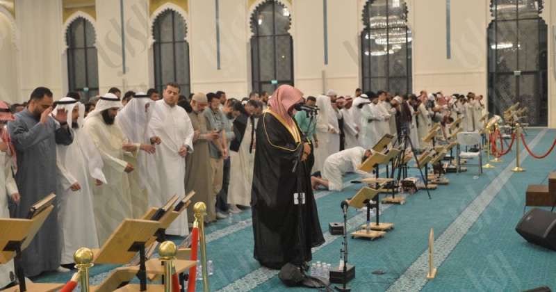 مسجد الغانم والخرافي يجذب المصلين في ليلة الثاني والعشرين.. بنخبة من القراء