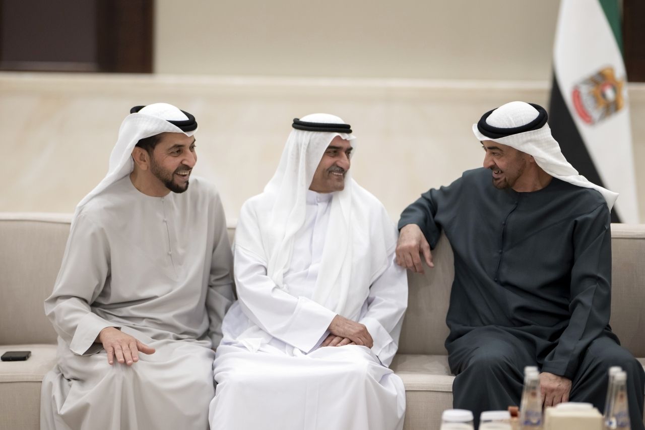 رئيس الدولة وحاكم الفجيرة يؤكدان أهمية تعزيز التواصل والترابط والقيم الأصيلة لمجتمع الإمارات