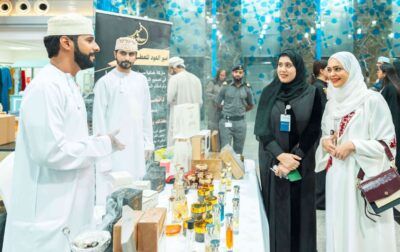 سوق “الوثبة” الرمضاني يشهد حركة تجارية نشطة ومشاركة مميزة من رواد الأعمال