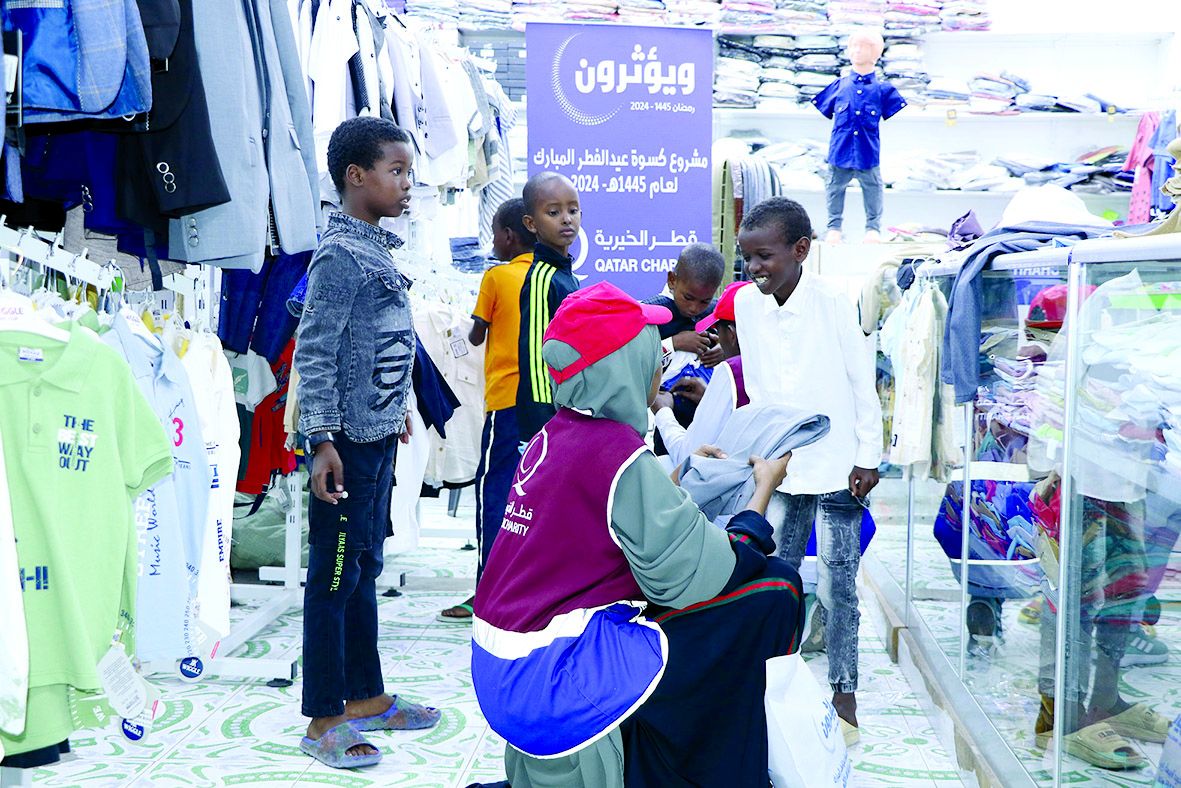 «قطر الخيرية» تباشر توزيع كسوة العيد والعيدية