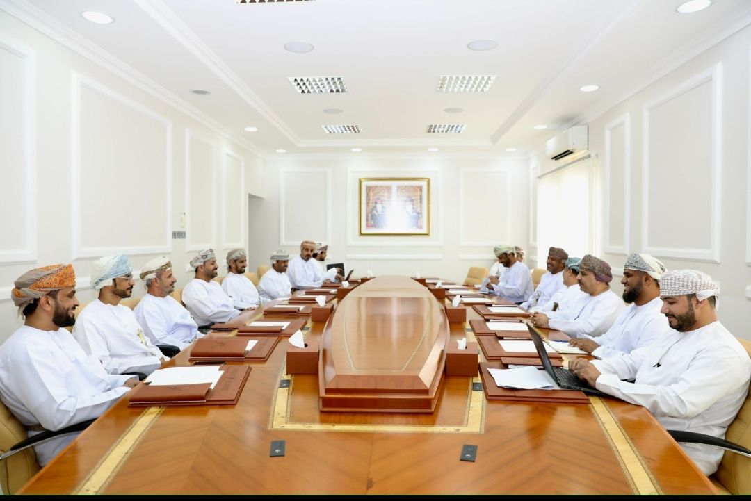 وزير النقل والاتصالات وتقنية المعلومات يطّلع على مشاريع الطرق في محافظتي الوسطى وظفار