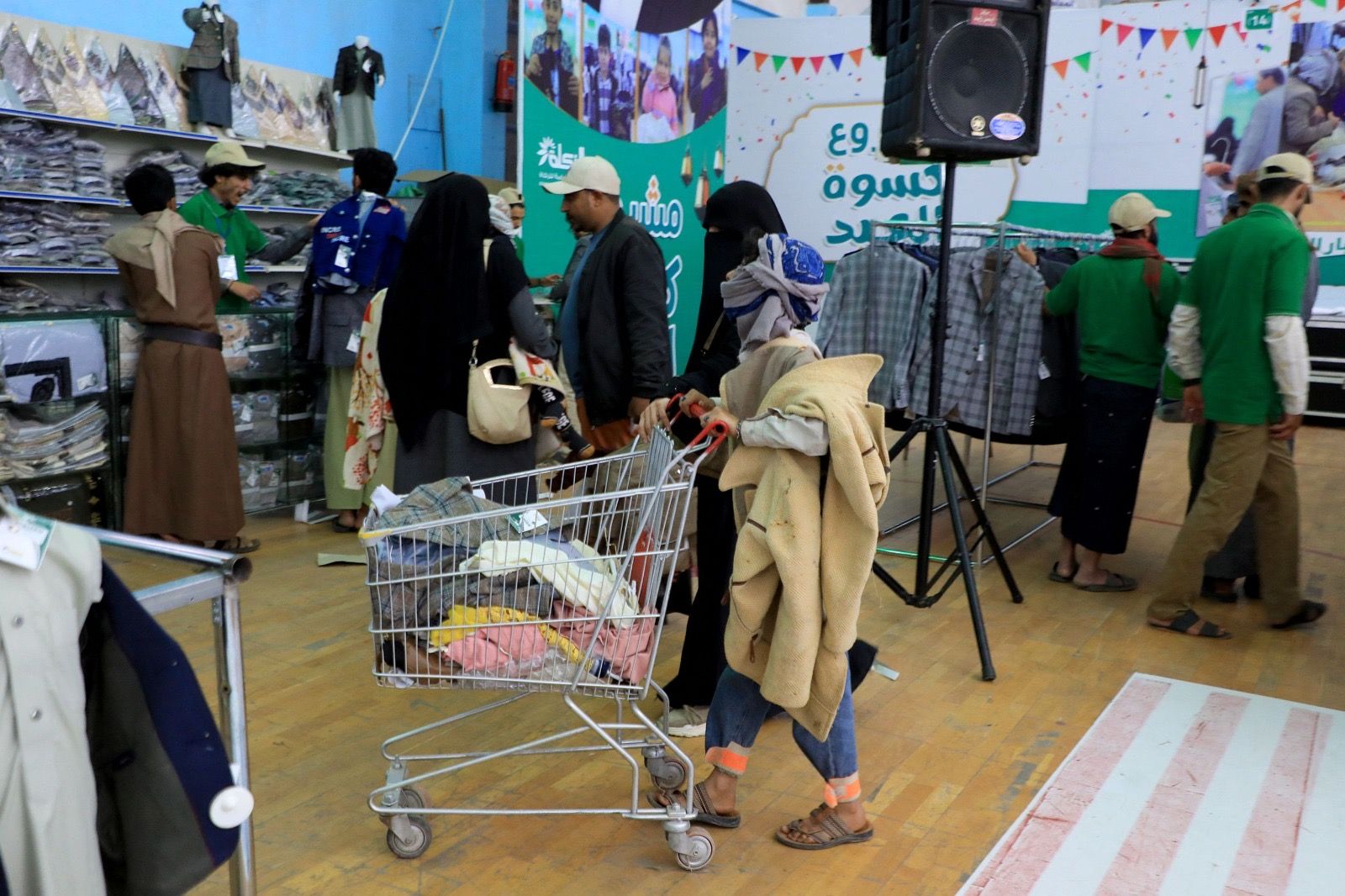 حكومة اليمن تأمر البنوك بنقل مقراتها من صنعاء إلى عدن