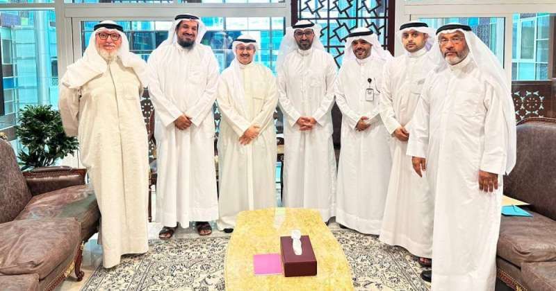 وزير الشؤون خلال لقاء مع ممثلي اتحاد الجمعيات