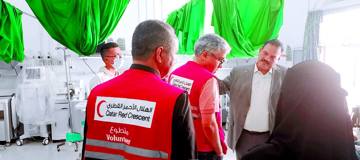 الهلال القطري يتابع مشاريع الصحة والإيواء باليمن