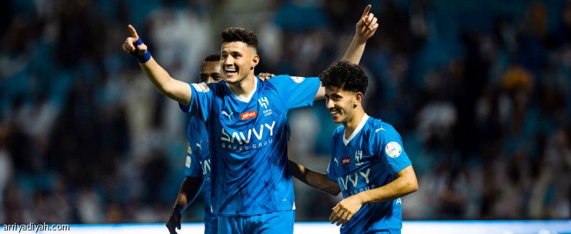 الهلال يسقط الخليج بثالث أكبر انتصار خارج الرياض