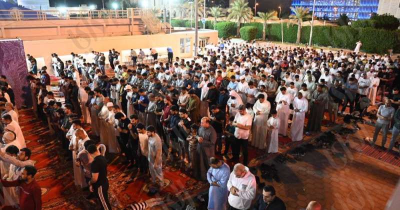 المسجد الكبير يحتضن آلاف المصلين في ليلة السابع والعشرين