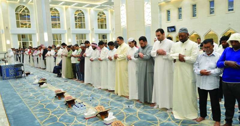 المتهجدون تحروا ليلة القدر بطلب العفو والمغفرة