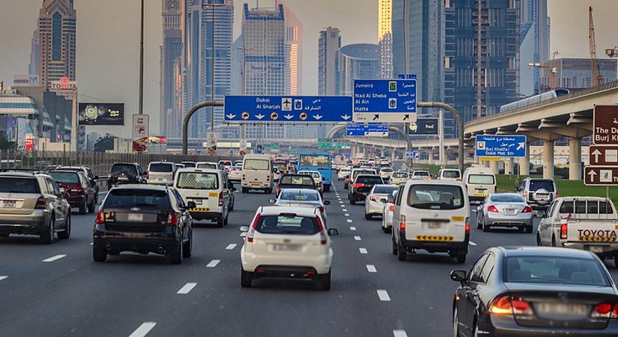 بمناسبة عيد الفطر.. الإمارات تعلن عن قرار جديد بإعفاء المواطنين والمقيمين من جميع المخالفات المرورية
