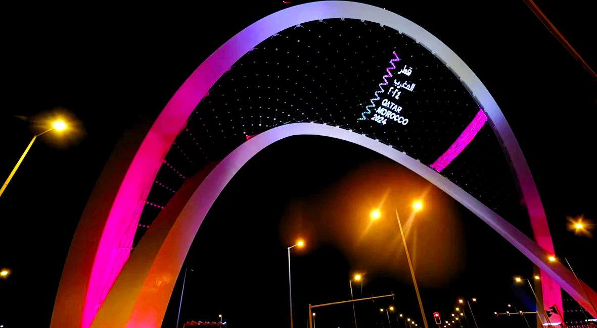 إضاءة الأقواس بعلمي قطر والمغرب احتفاء بالعام الثقافي