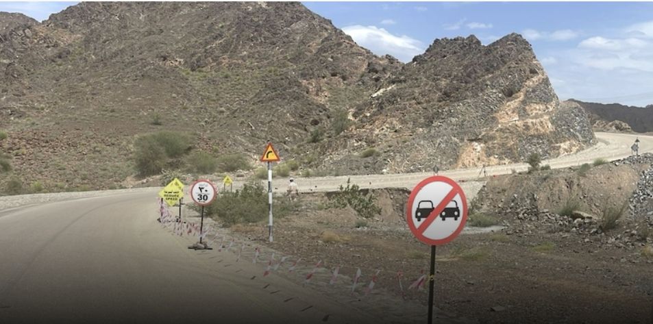 بدء تنفيذ مشروع صيانة وإصلاح “طريق الوارية” بالمضيبي