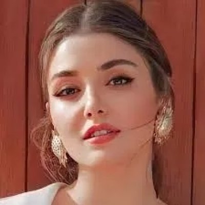 هاندا ارتشيل تدلي باعترافات ساخنة .. مارست العلاقة الحميمية بشكل حقيقي أكثر من 3 مرات مع بطل هذا الفلم