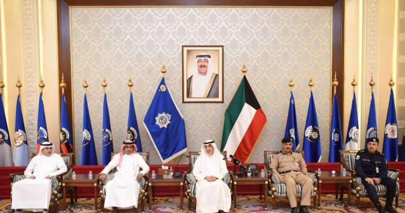 وزير الداخلية خلال تكريم عدد من منتسبي الوزارة المتميزين من مختلف القطاعات