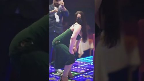 عروس ترقص المعلاية وتهز مؤخرتها بملابس عارية ومتابع :الإثارة كما لم يعرفها أحد