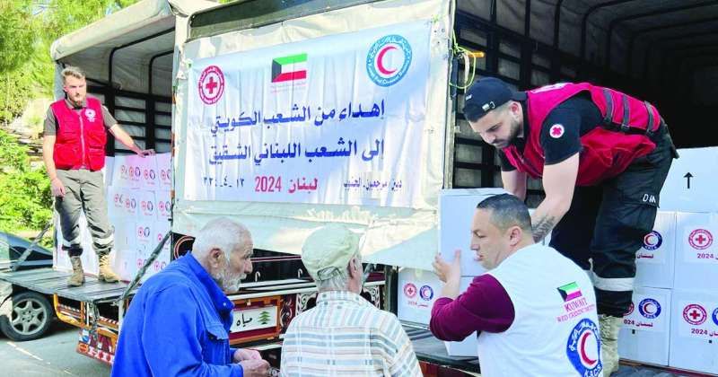 جانب من توزيع المساعدات الكويتية جنوب لبنان