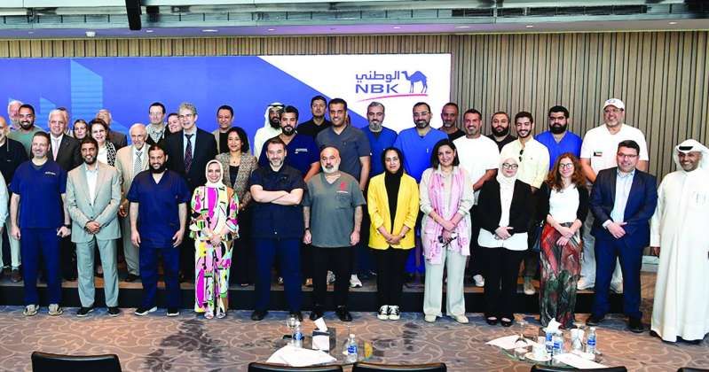 لقطة جماعية للأطباء المتطوعين المشاركين في الدورة التدريبية