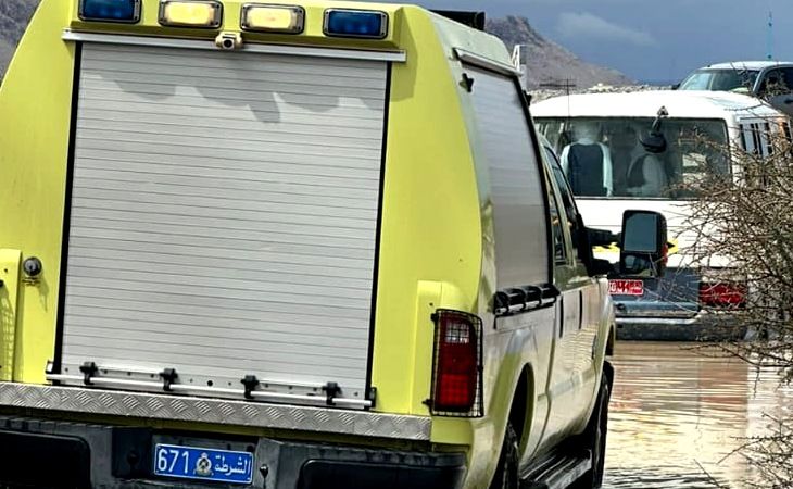 بلاغ حول تعطل حافلة مدرسية وبها 21 طالب بـ نزوى