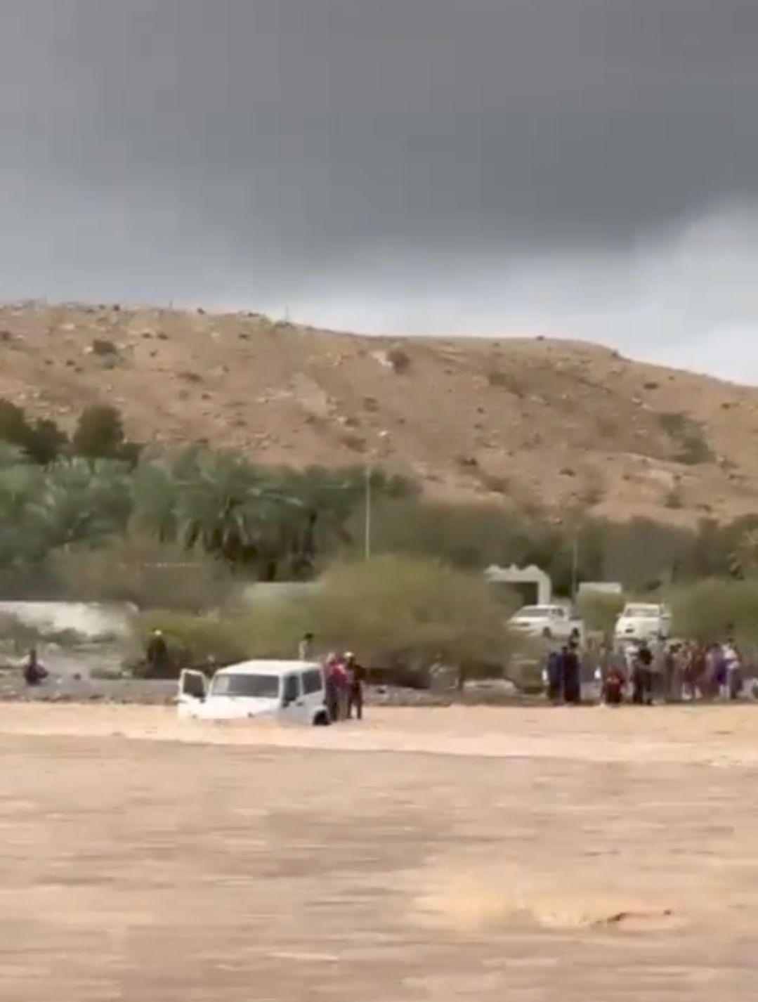 الدفاع المدني والاسعاف تنقذ شخصين بولاية قريات