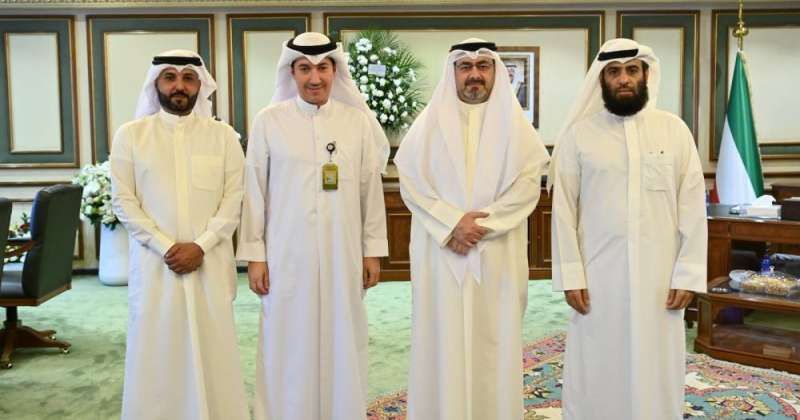 المحافظ مستقبلا مسؤولي البلدية