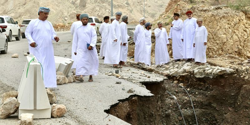محافظ شمال الشرقية يطّلع على أضرار الحالة الجوية