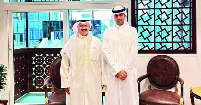 وزير الشؤون خلال استقباله بدر الخرافي