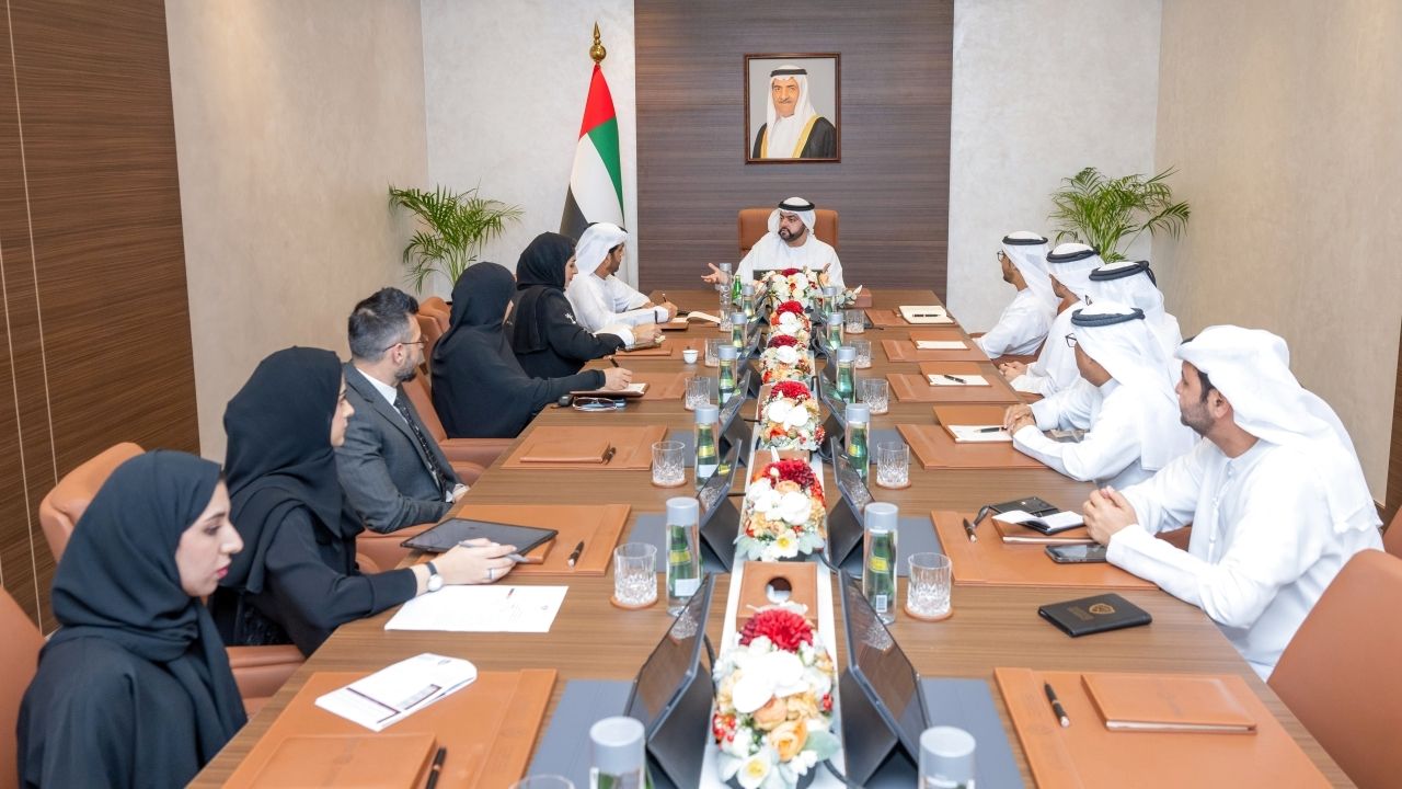 ولي عهد الفجيرة: مجالس الفكر والثقافة تمكن أفراد المجتمع وتدعم متطلبات التنمية