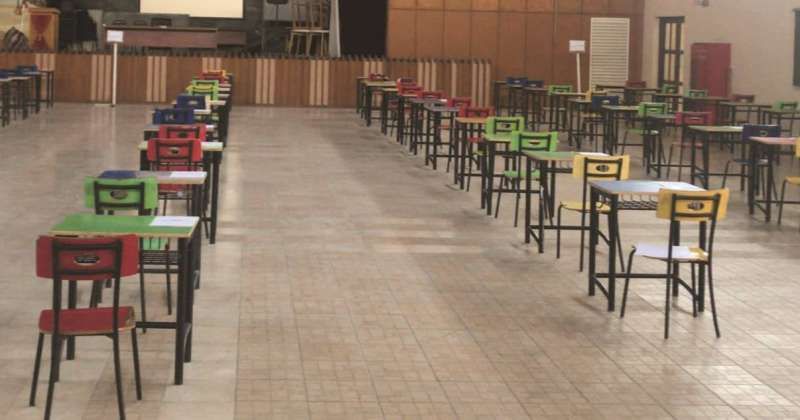 تجهيز مسارح المدارس لاختبارات نهاية العام (صورة أرشيفية)