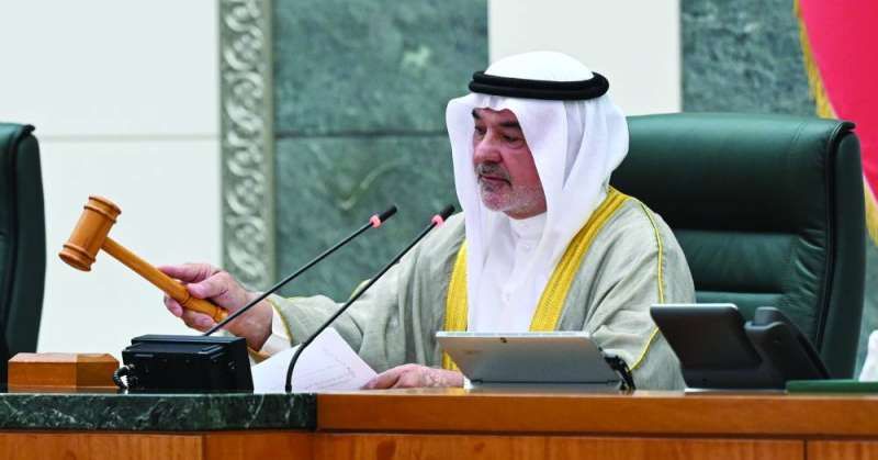 صالح عاشور يعلن رفع الجلسة إلى 14 مايو (تصوير أسعد عبدالله)