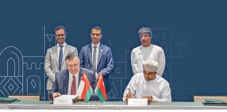 سلطنة عمان تزود شركة توتال إنيرجيز بالغاز الطبيعي المسال لمدة 10 سنوات