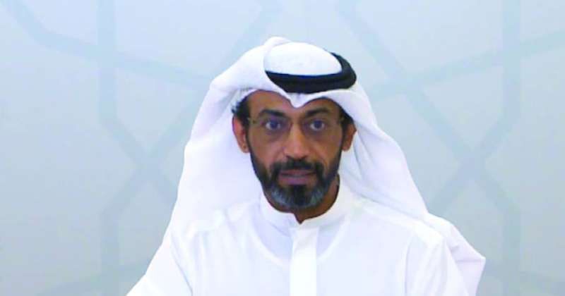 الوسمي متحدثاً في المؤتمر الصحافي