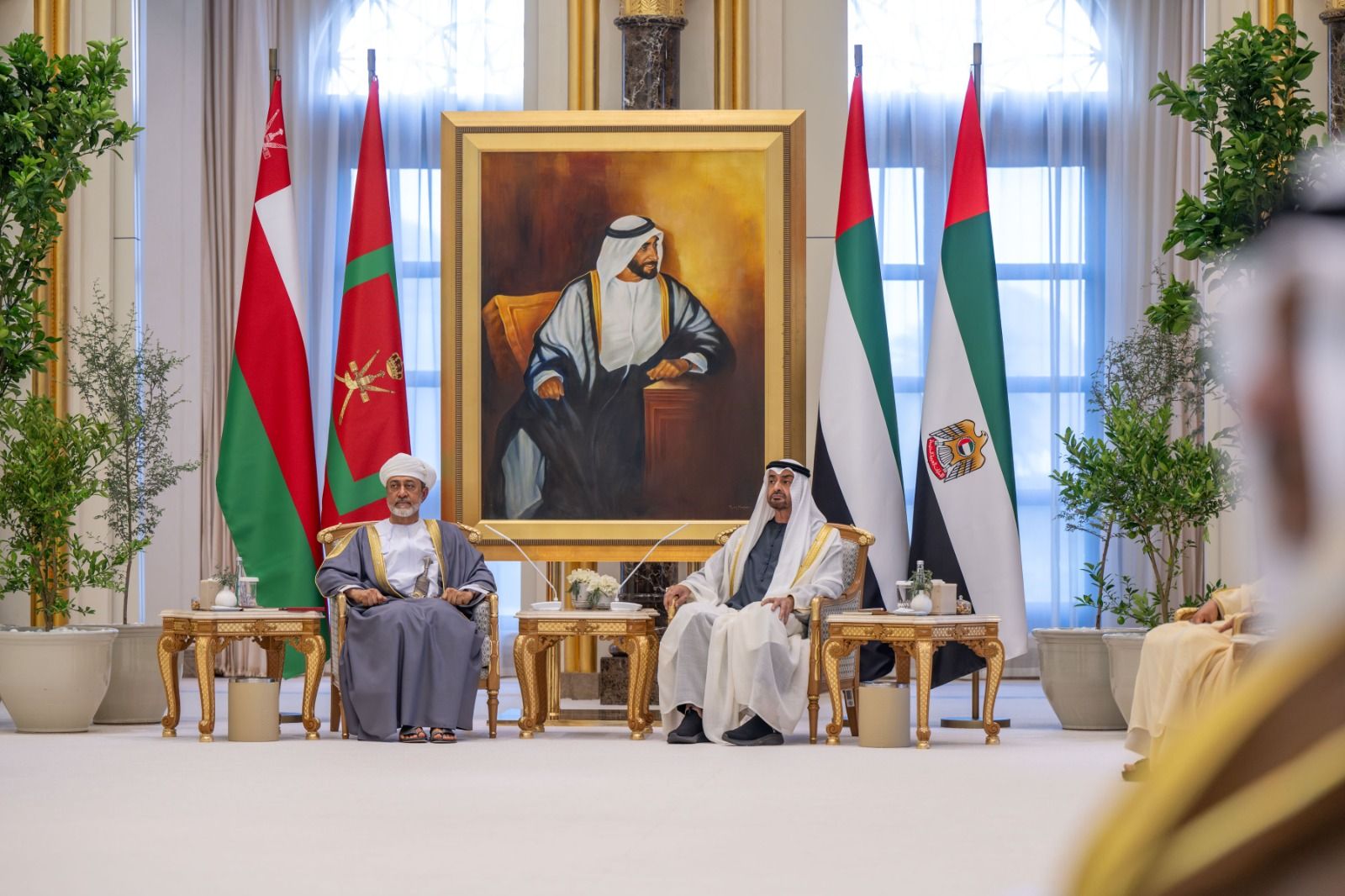 جلالة السُّلطان ورئيس الإمارات يشهدان توقيع مذكرات تفاهم بين البلدين