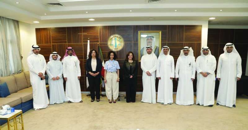 ممثلو «مفوضية اللاجئين» وجمعية المحامين في لقطة جماعية