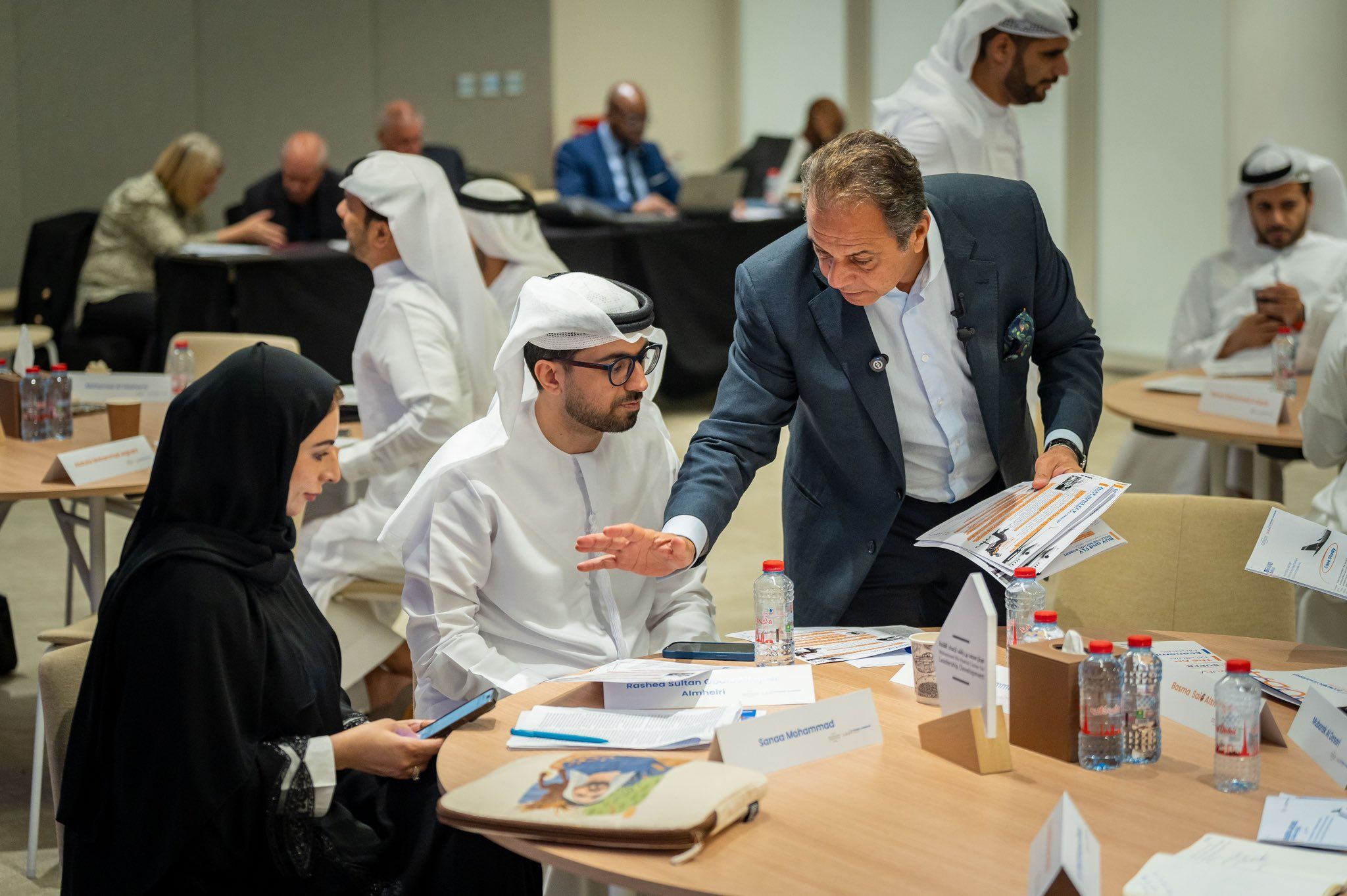 مركز محمد بن راشد لإعداد القادة ينظّم ورشاً تدريبية لمنتسبي "برنامج قيادات دبي الاقتصادية"