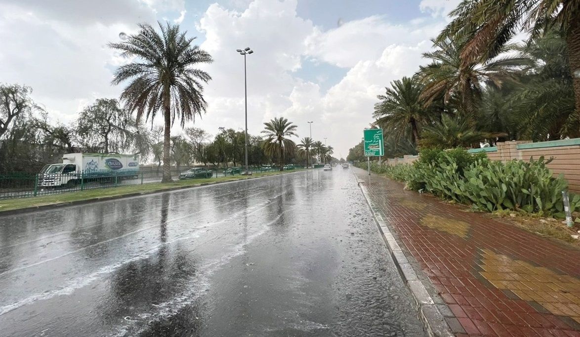 هام.. أمطار رعدية على جازان وعسير وهذه المناطق ورياح متربة بالشرقية والرياض