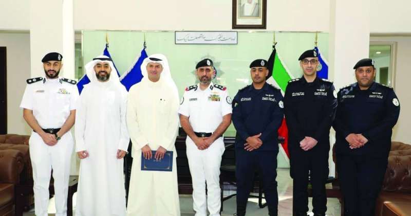 صورة جماعية لقياديي خفر السواحل ومسؤولي الجامعة