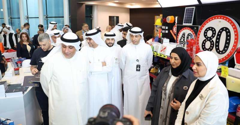 جولة في المعرض المقام بالمناسبة