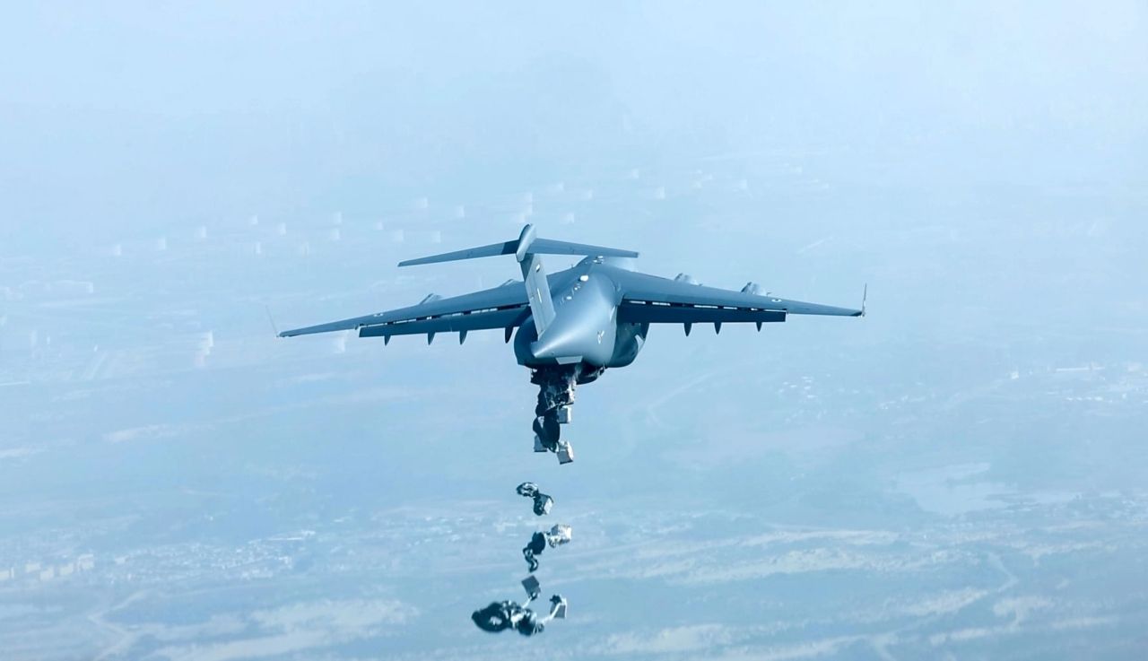 الإمارات تغيث غزة بـ 31000 طن من المساعدات الغذائية والطبية