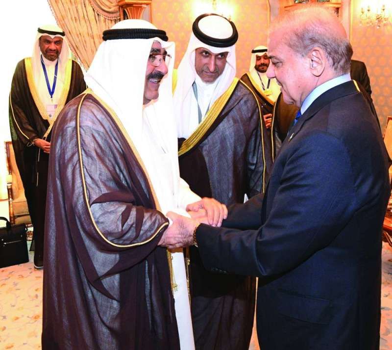 سموه لدى استقباله رئيس الوزراء الباكستاني