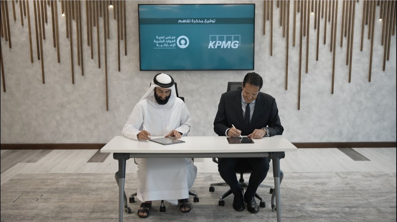 شراكة بين «تنمية الموارد البشرية الإماراتية» و«كي بي إم جي» لتعزيز التوطين