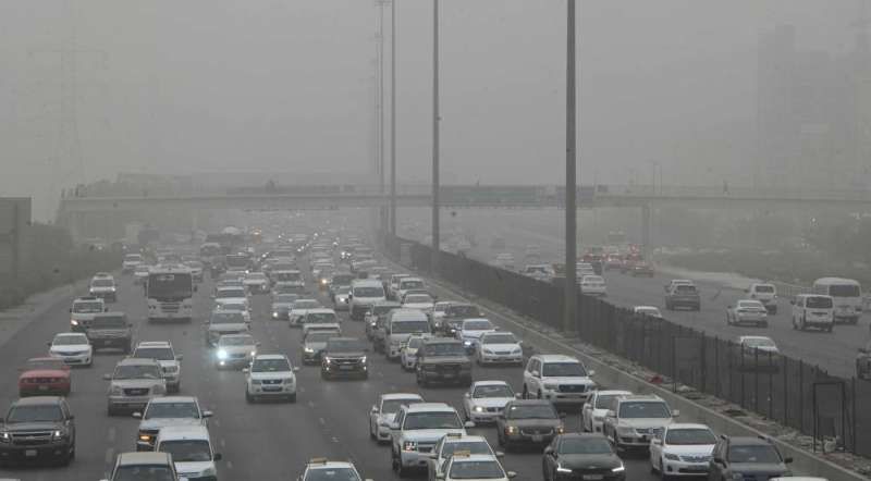 «الأرصاد» تنوه: رياح نشطة مثيرة للغبار وأمطار رعدية