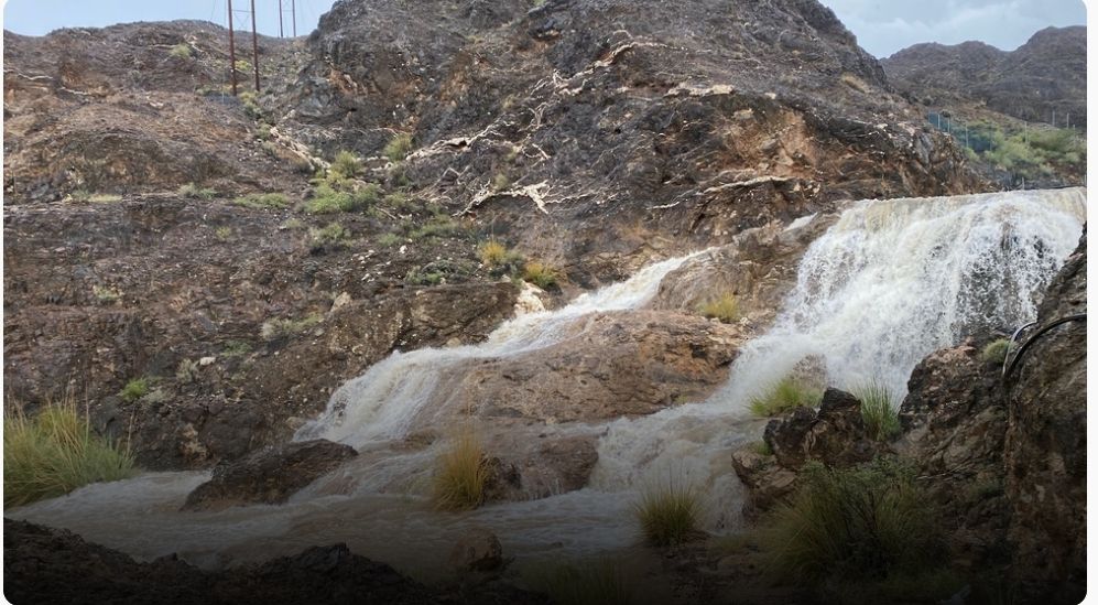 هطول أمطار متفاوتة الغزارة على محافظة جنوب الباطنة