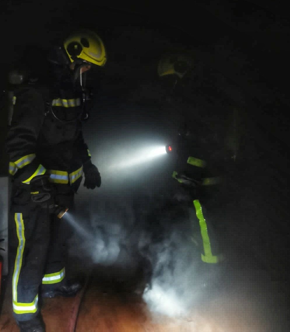 إنقاذ 4 أشخاص من حريق شب في منزل بولاية السيب