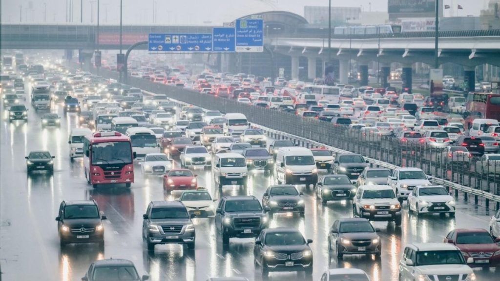 عاجل… الأمطار تعود من جديد للإمارات والتوقعات كارثية خلال الساعات القادمة!