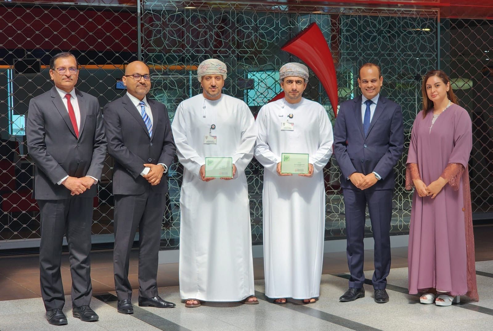 تتويج بنك مسقط بجائزتين من مؤسسة إيمي فايننس تؤكدان ريادته في مجال الاستثمار